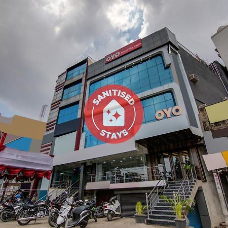 Oyo 12736 Skylawn Hotel Jamshedpur Bagian luar foto