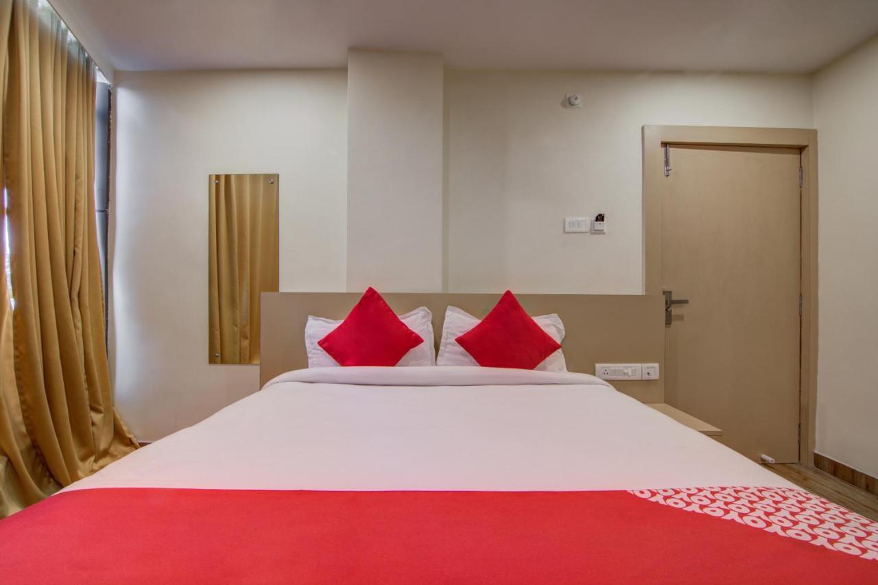Oyo 12736 Skylawn Hotel Jamshedpur Bagian luar foto